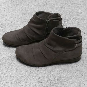Bussola Ankle Booties